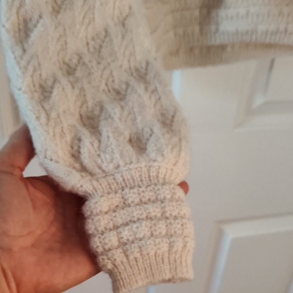 Chic Cream V-Neck Women's Sweater - Picture 4 of 7